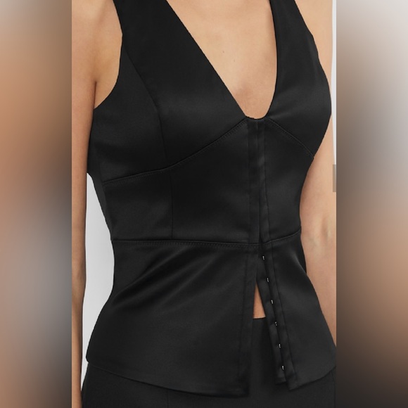 Aritzia Canapé satin peplum neck  Sleek Black Sleeveless Top small - Picture 2 of 15